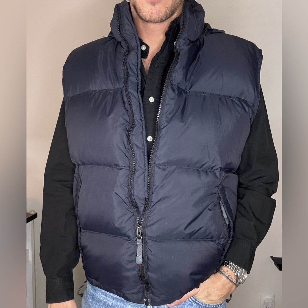 AMERICAN EAGLE black puffer vest with hood, size L